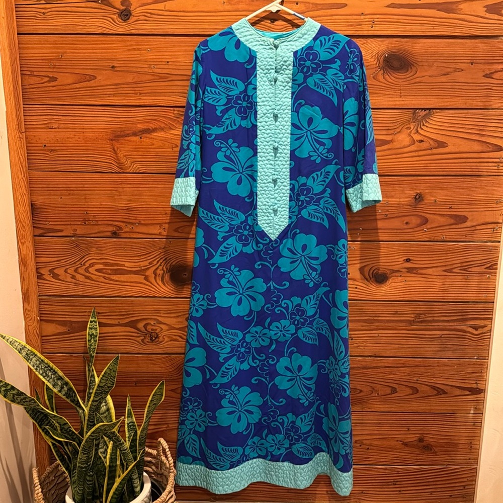 Vintage 1960s House Coat Robe Hawaiian Retro